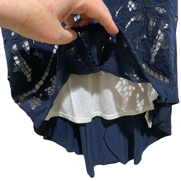 AKEMI + KIN Embroidered Crochet Lace Racerback Navy Blue Hi/Lo Tank Top Size S - Picture 8 of 12